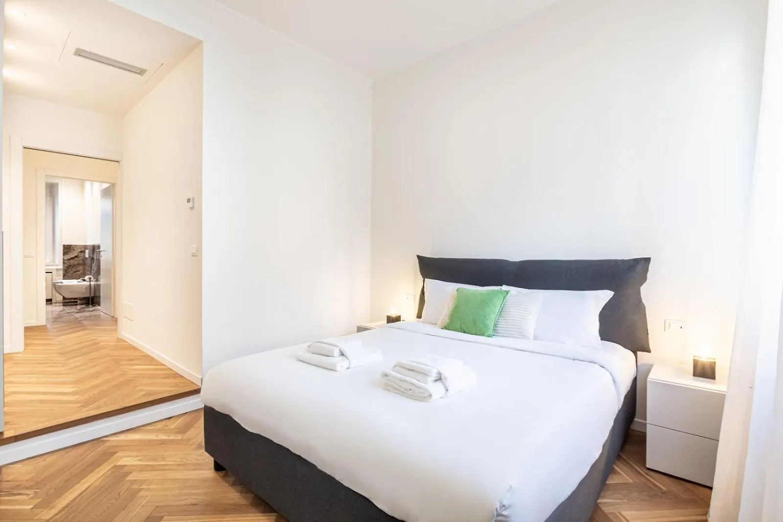 Cool And Big Central Apartment Duomo - White Milano 0*,  Italien