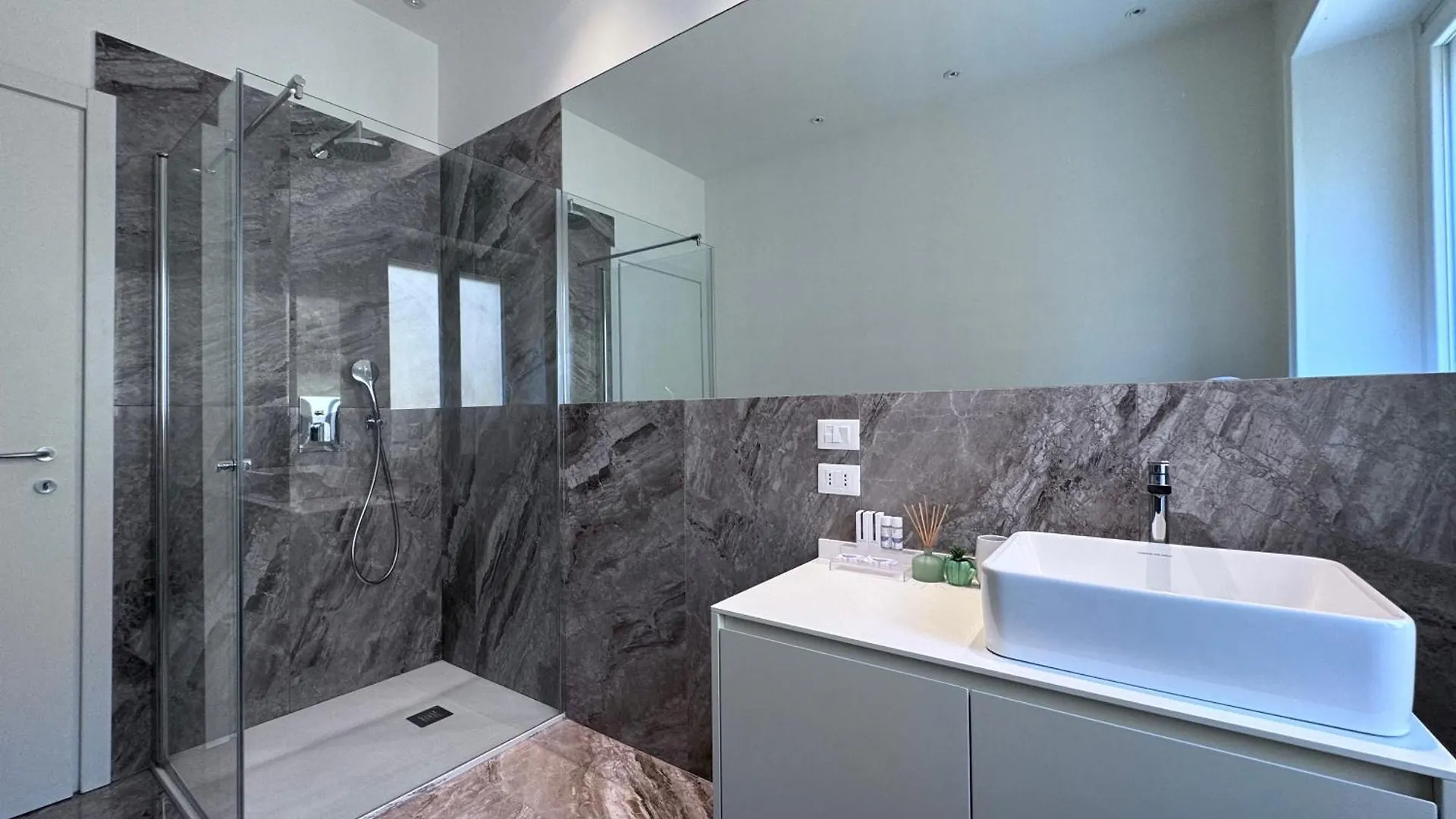 Cool And Big Central Apartment Duomo - White 밀라노