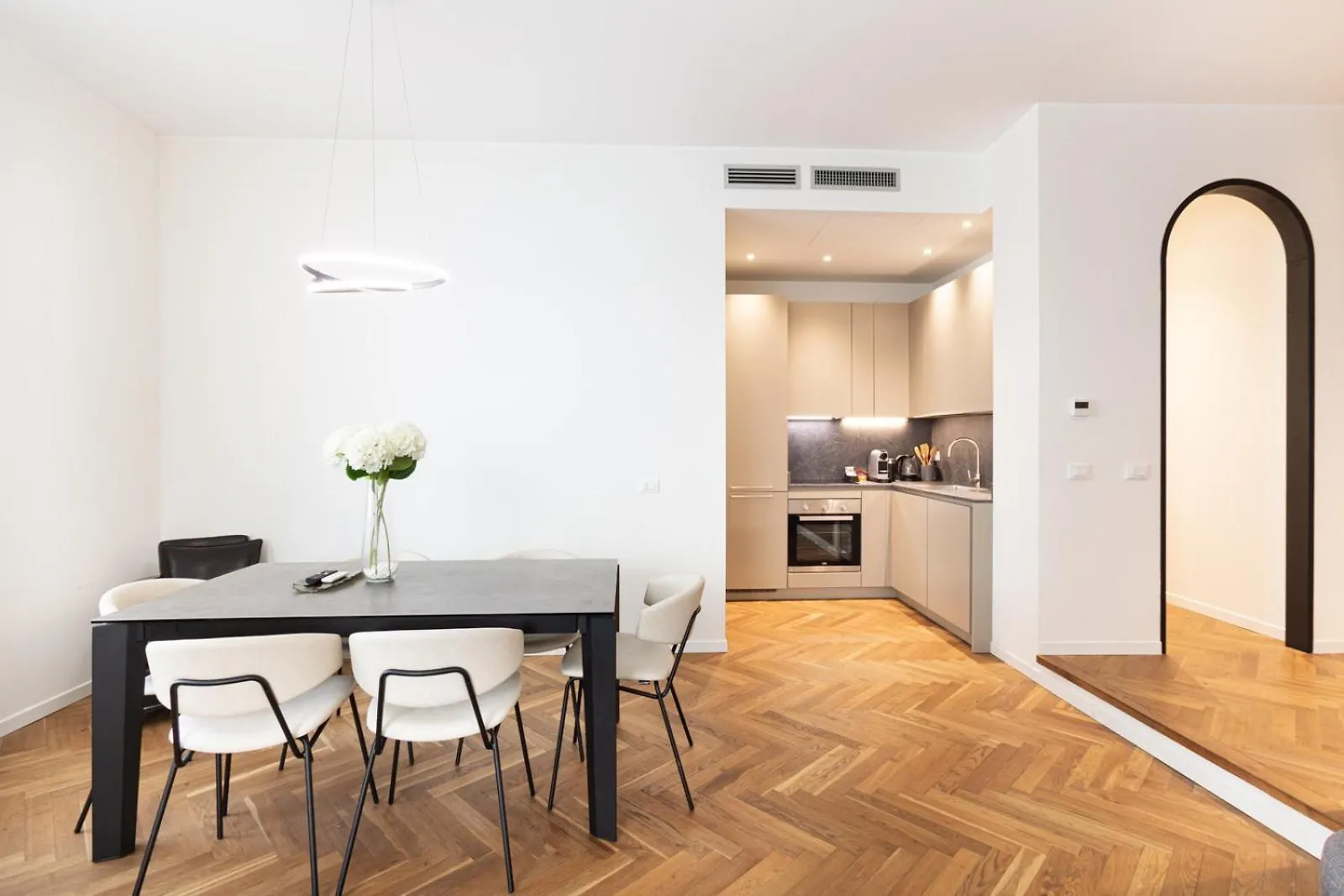 Cool And Big Central Apartment Duomo - White 밀라노