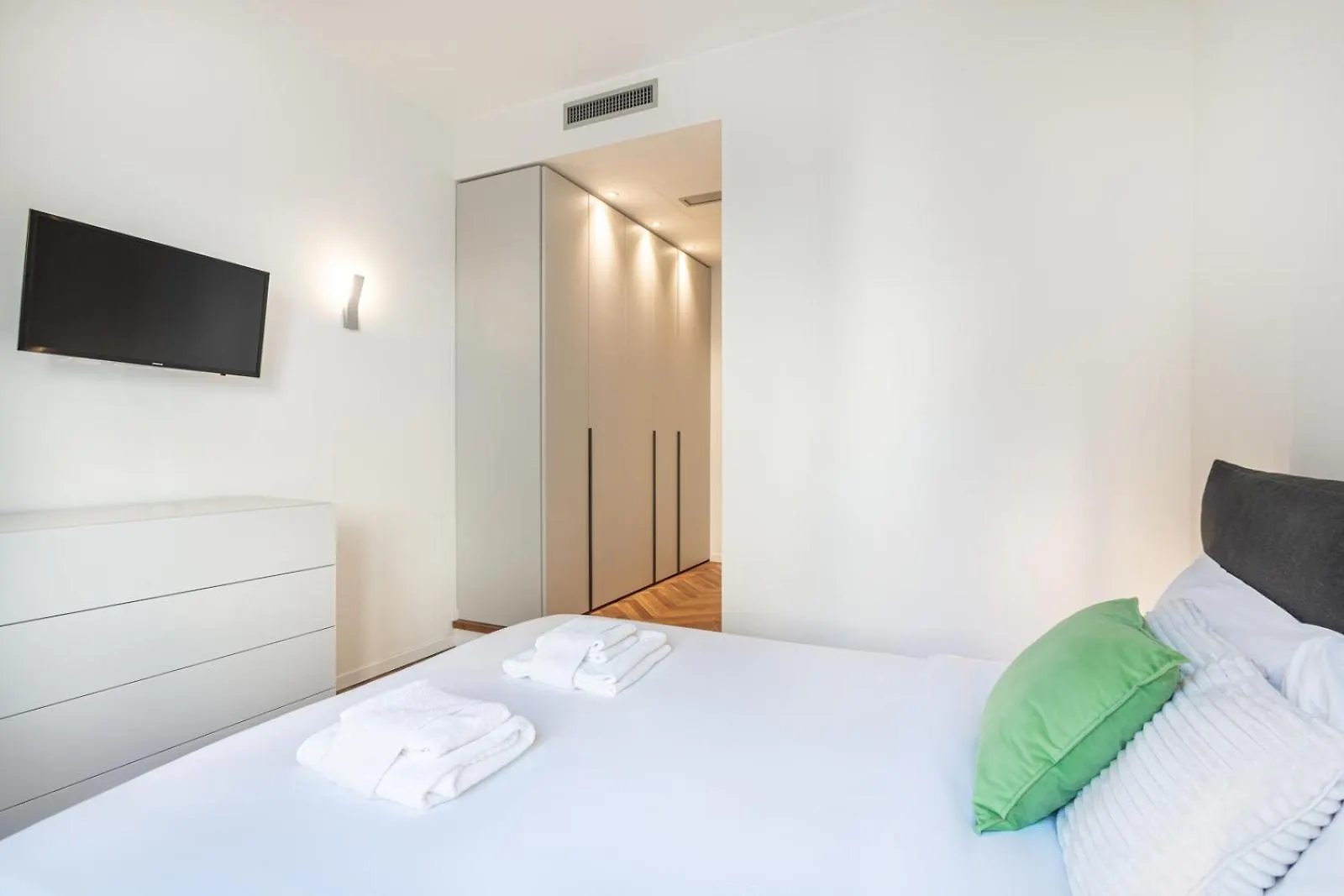 Cool And Big Central Apartment Duomo - White 밀라노 이탈리아